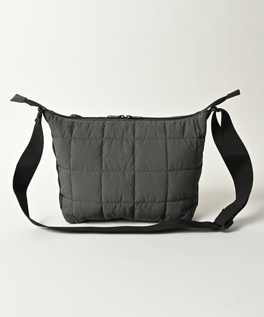 square quilt middle shoulder bag
