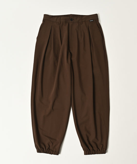 generous tuck relax pants