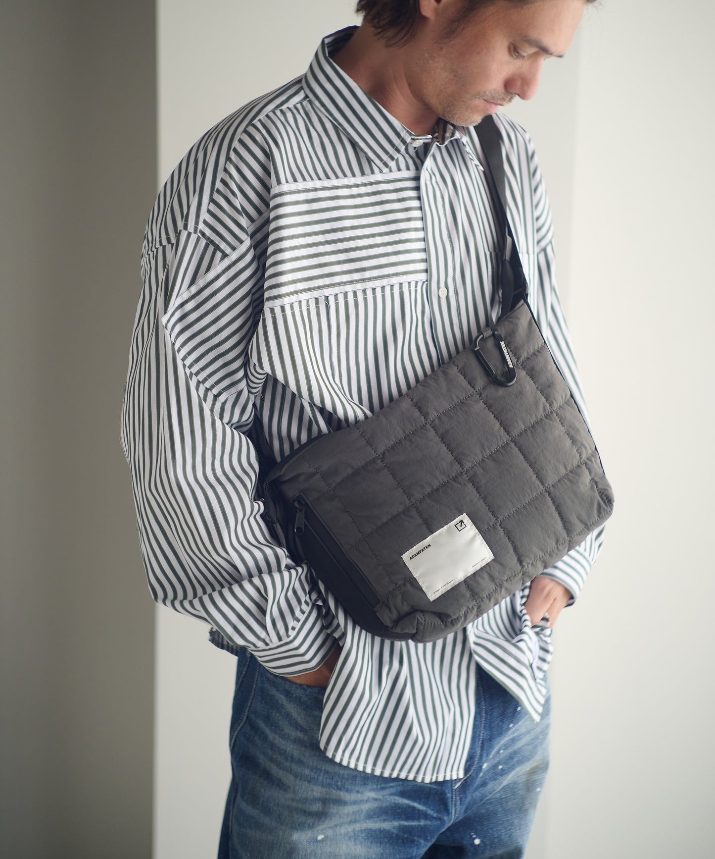 square quilt middle shoulder bag