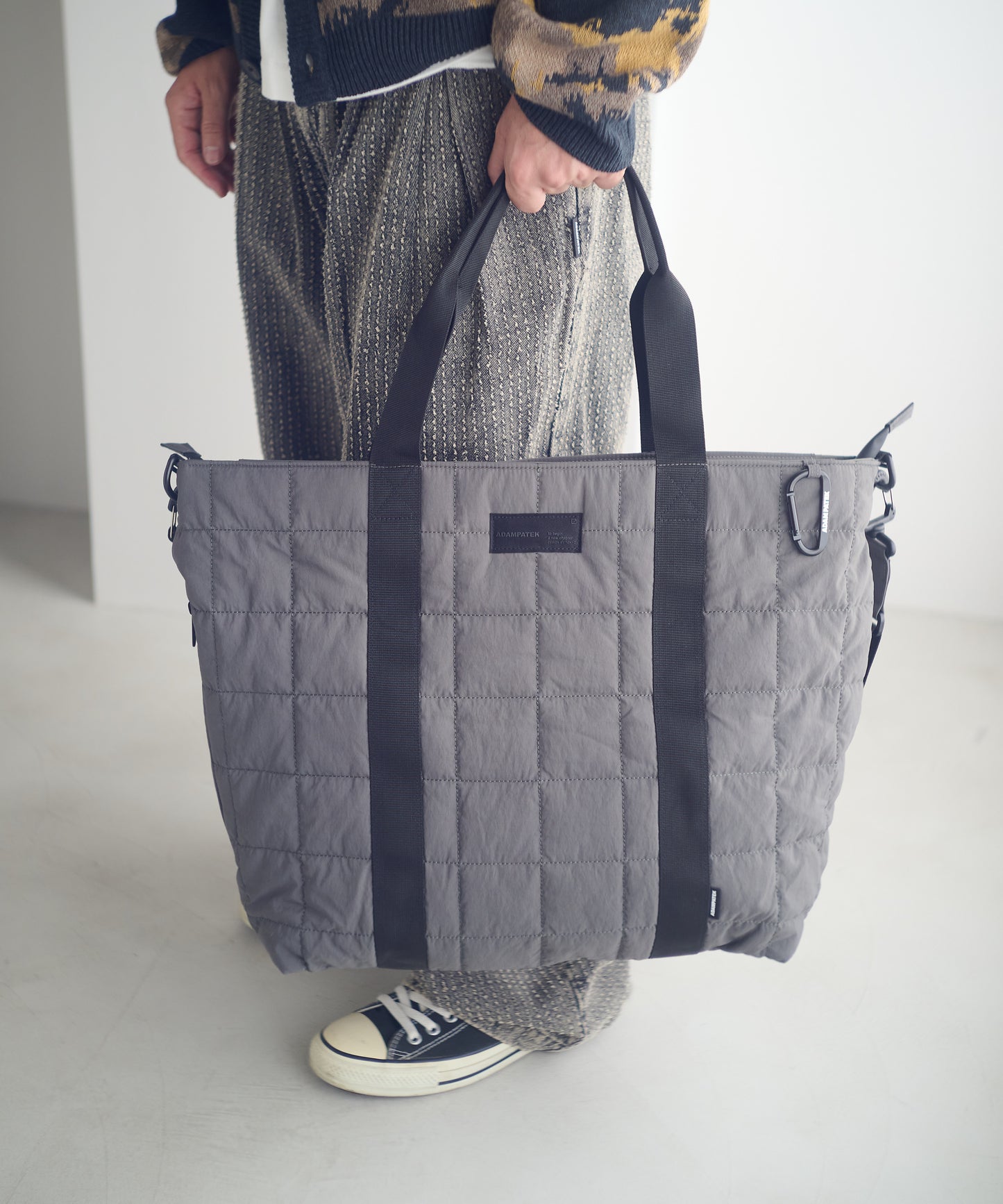 square quilt shoulder tote bag