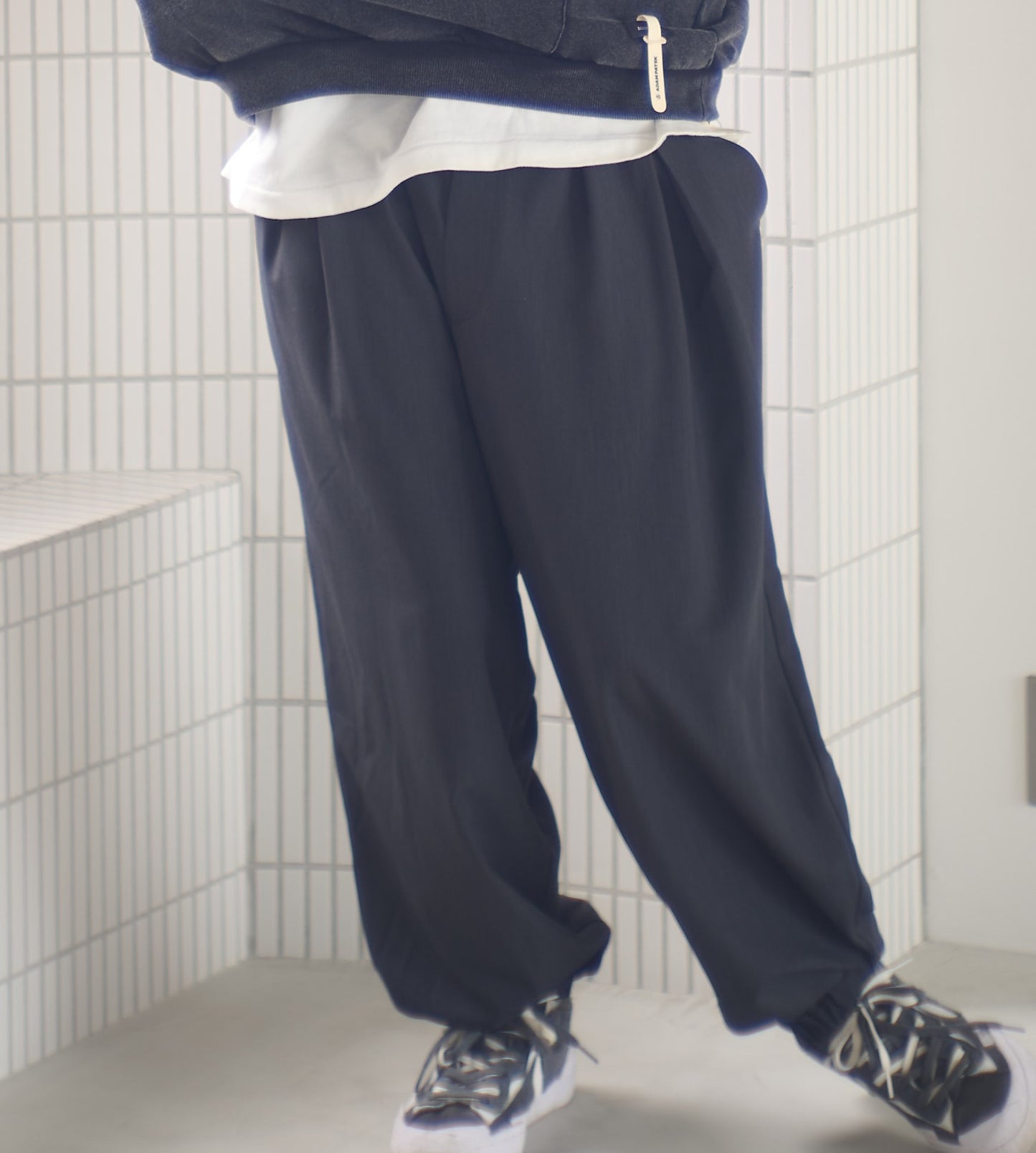 generous tuck relax pants