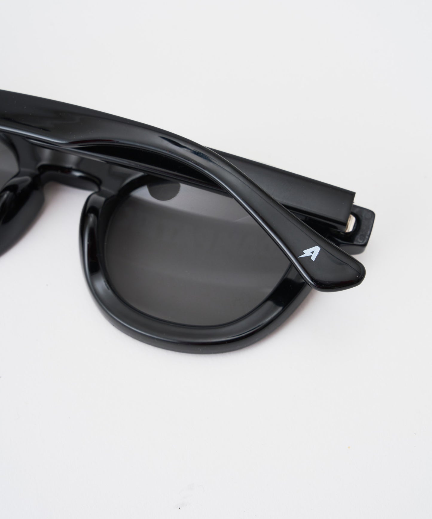 thick frame wellington sunglasses