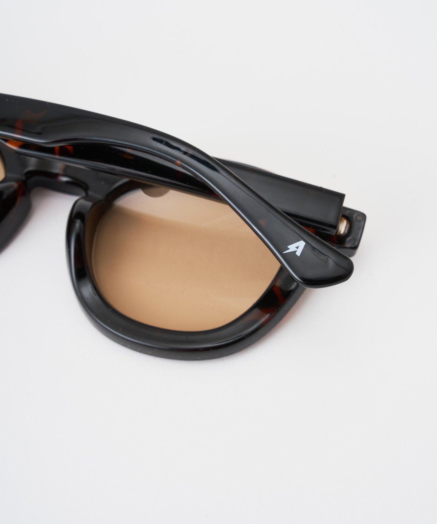 thick frame wellington sunglasses