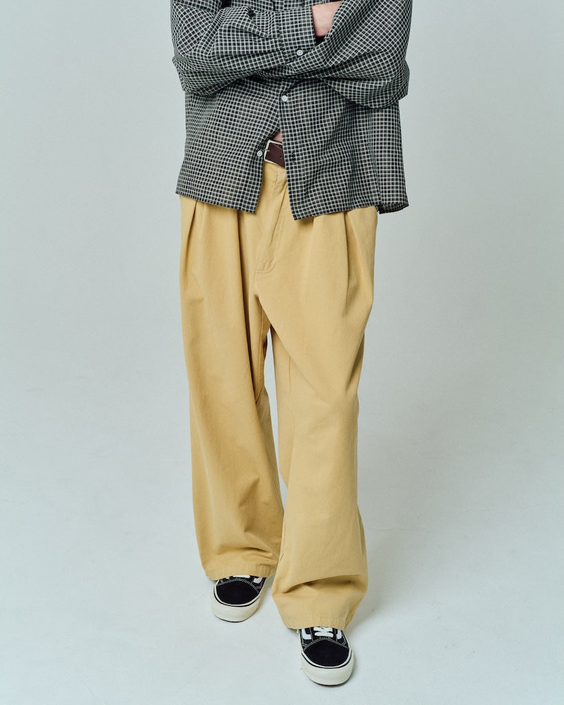 generous tuck relax chino pants