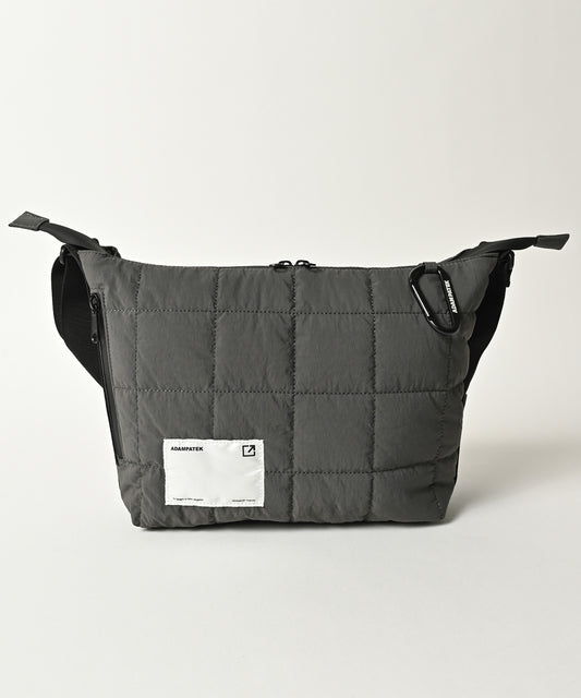 square quilt middle shoulder bag
