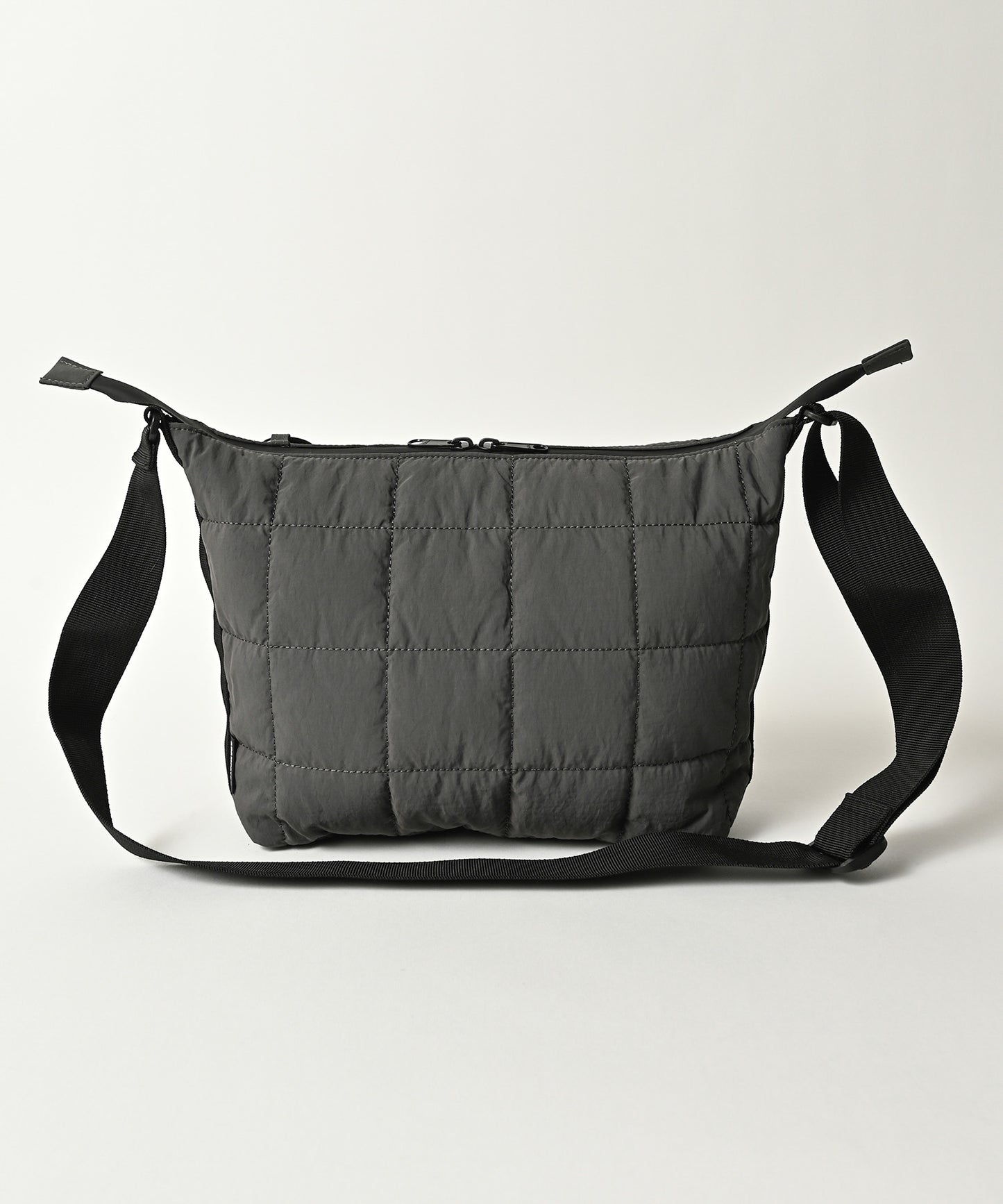 square quilt middle shoulder bag