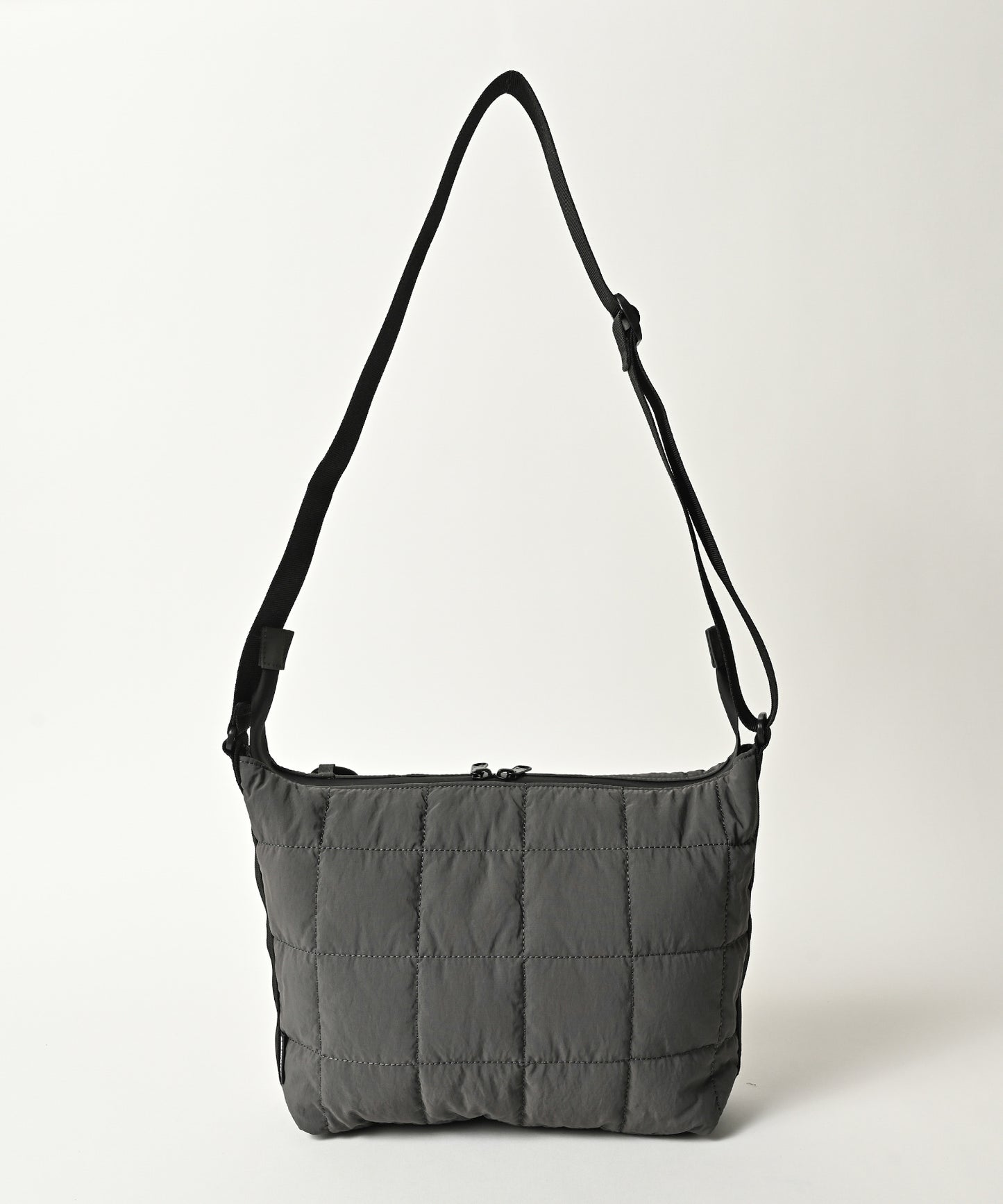 square quilt middle shoulder bag