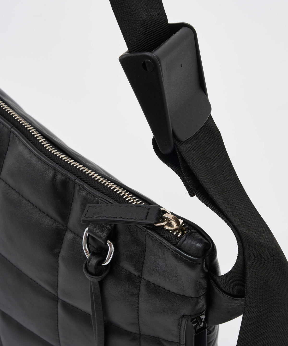 w/r leather  quilting medium shoulder bag