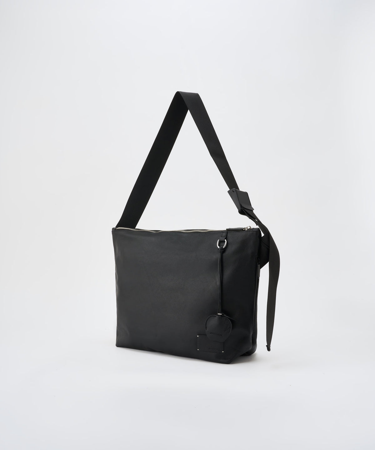 w/r leather medium shoulder bag