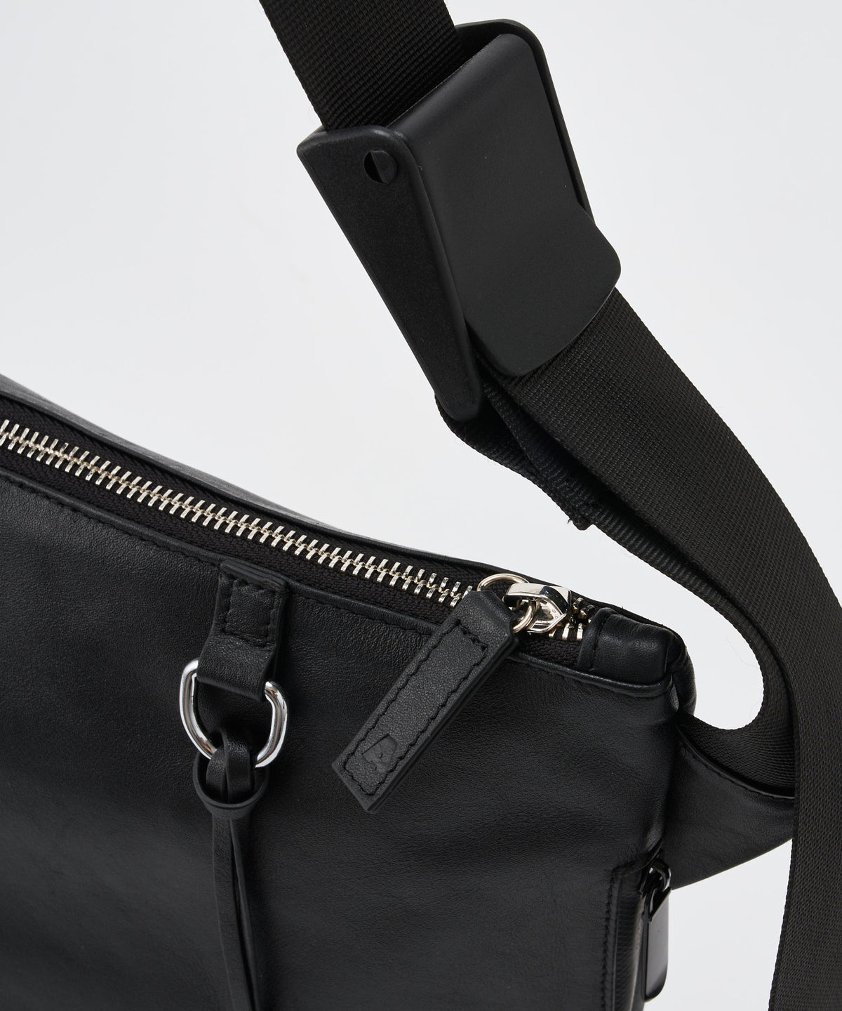 w/r leather medium shoulder bag