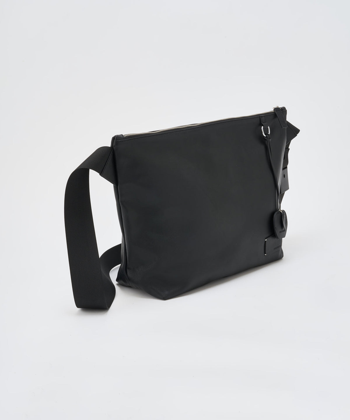 w/r leather medium shoulder bag