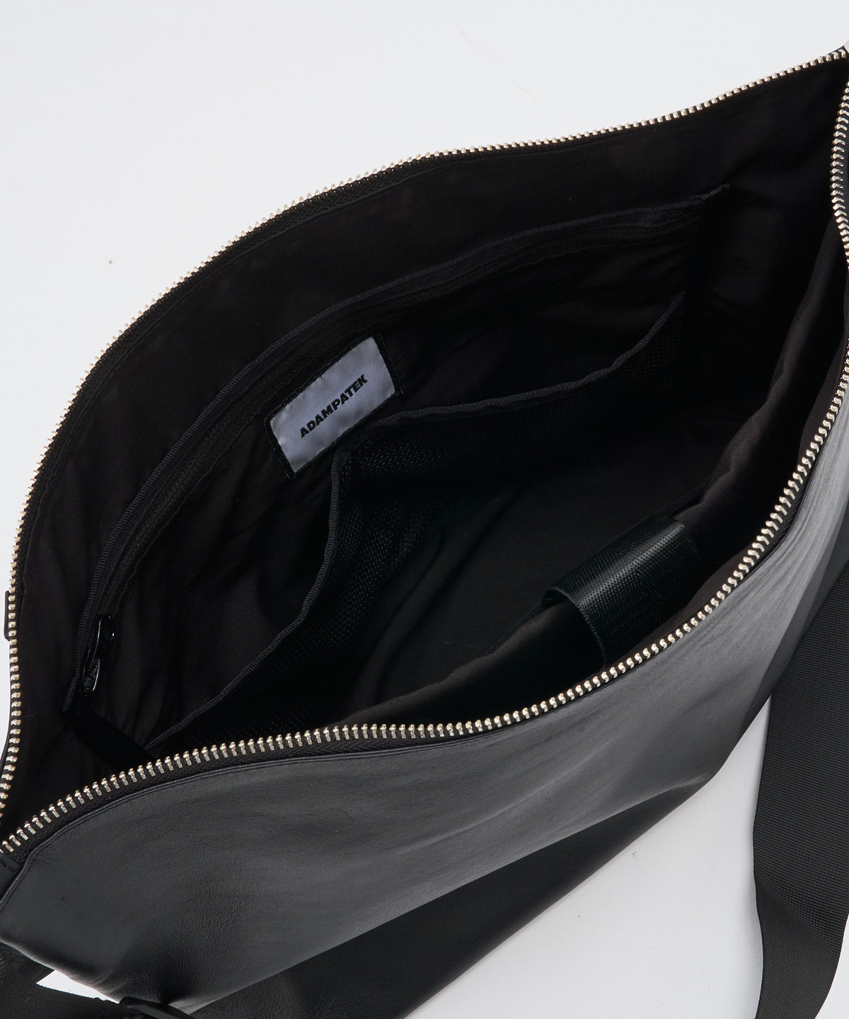 w/r leather medium shoulder bag