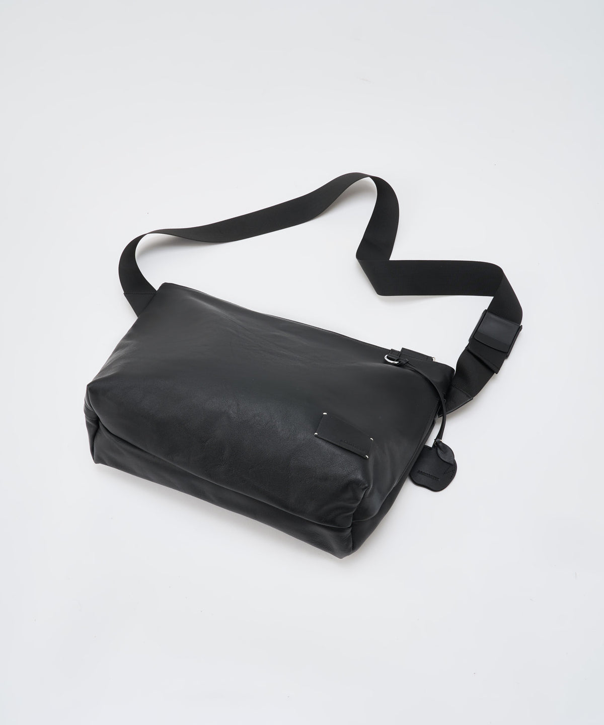 w/r leather medium shoulder bag