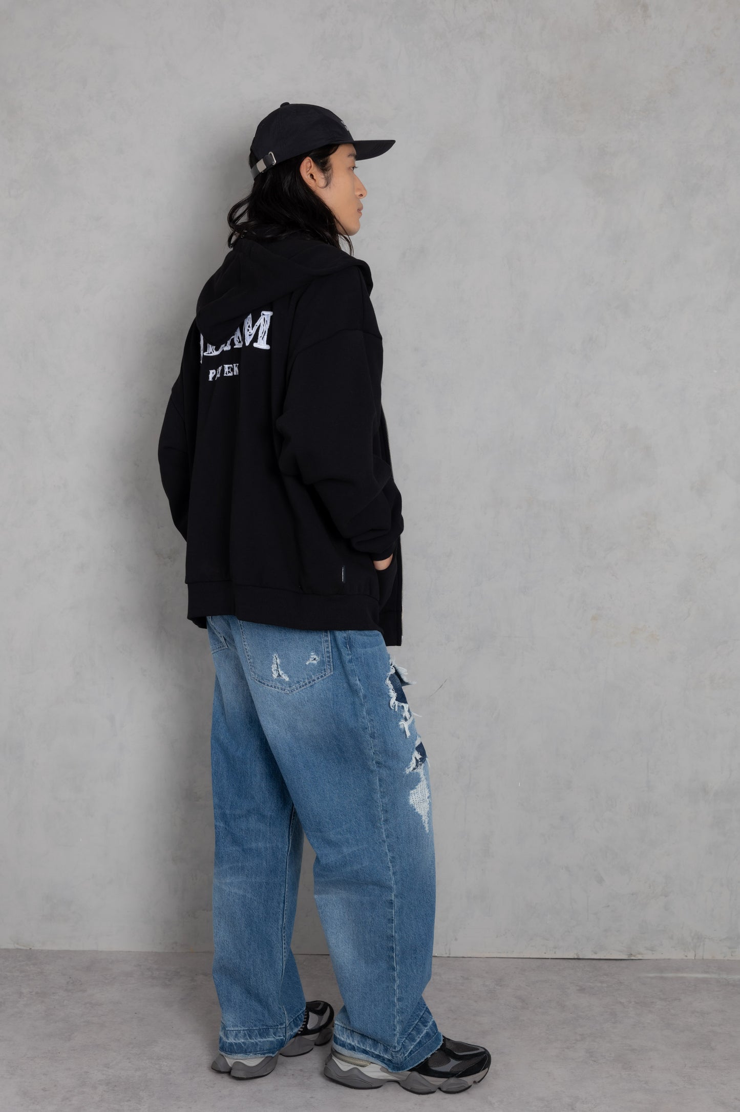 logo zip up hoodie_AP2424006_トップス