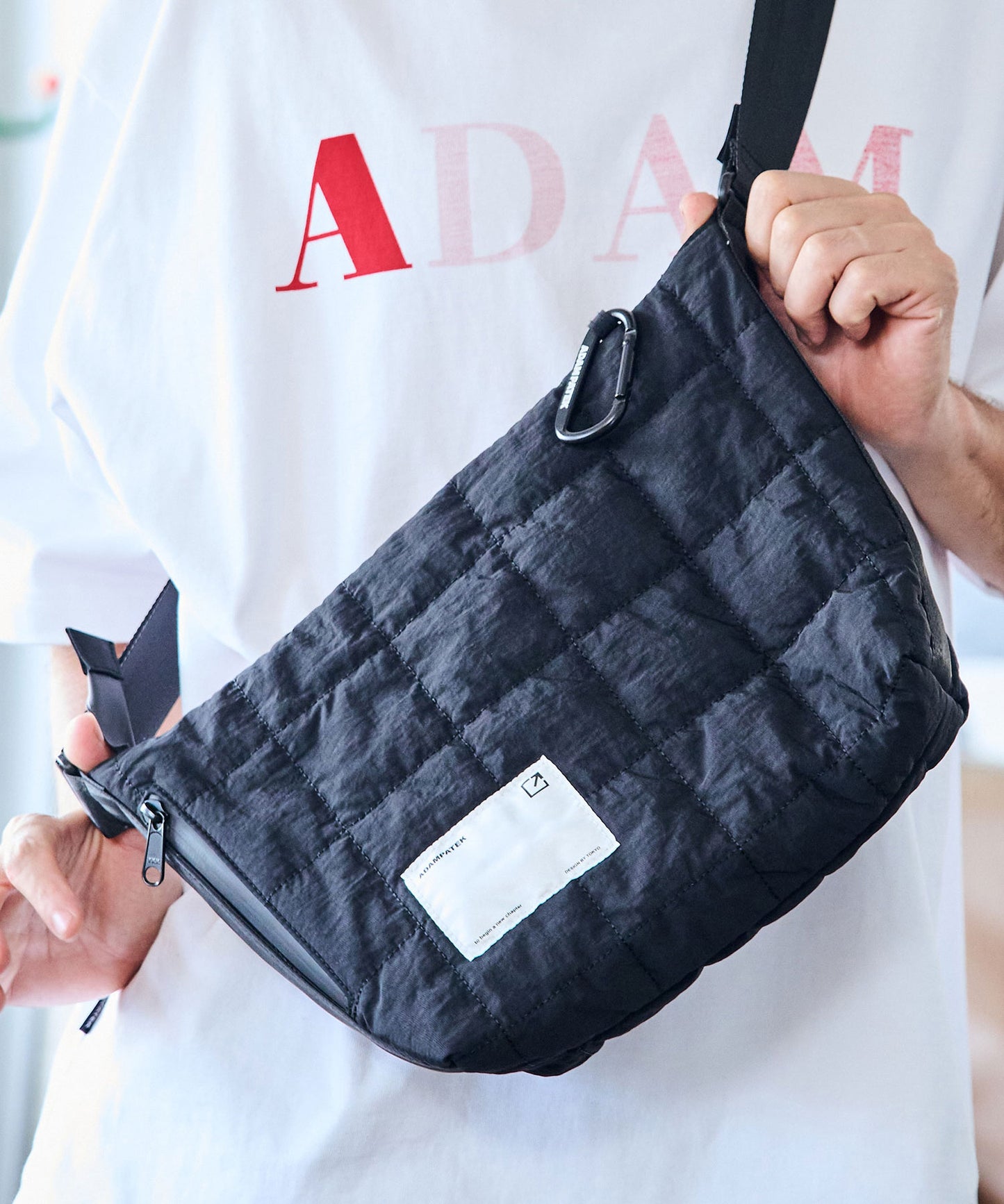square quilt middle shoulder bag