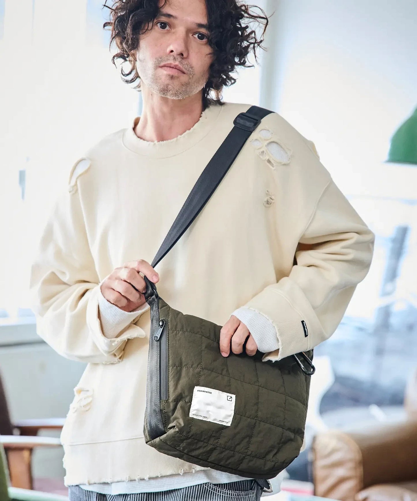 square quilt middle shoulder bag