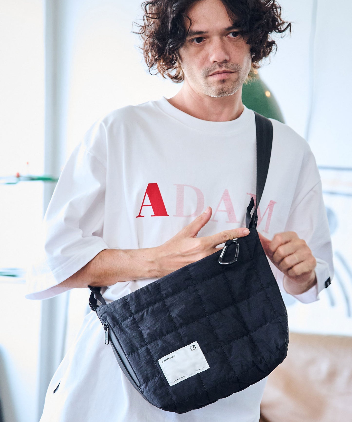 square quilt middle shoulder bag