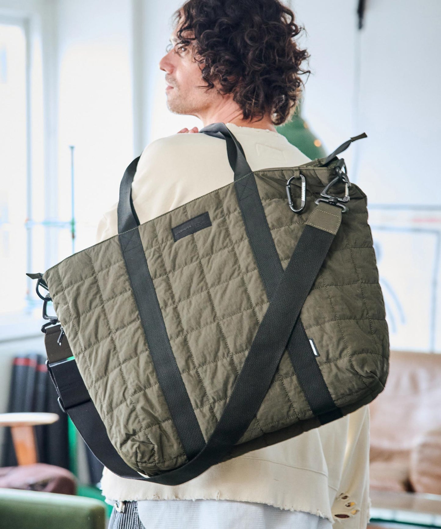 square quilt shoulder tote bag