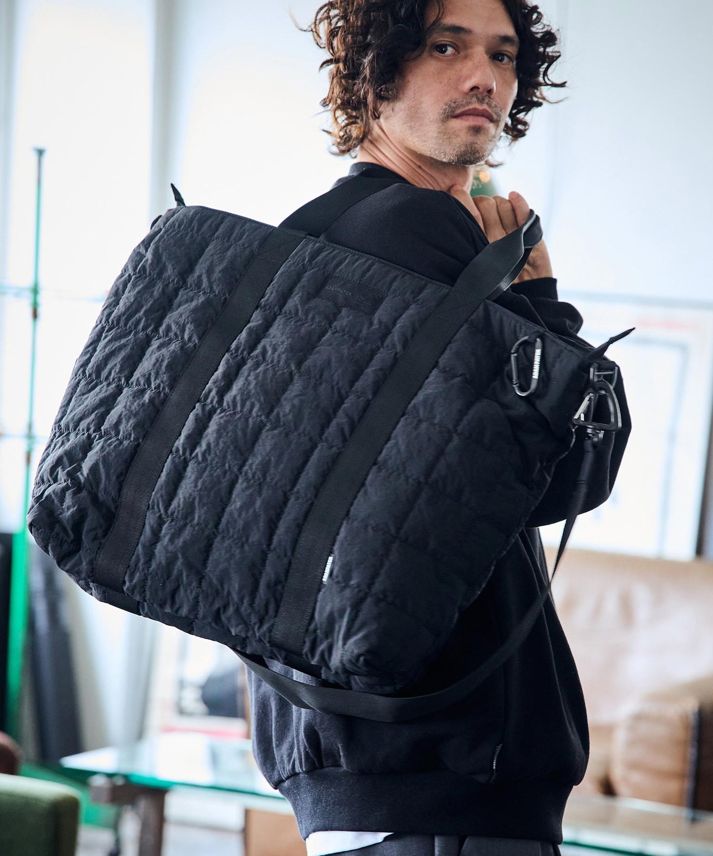 square quilt shoulder tote bag