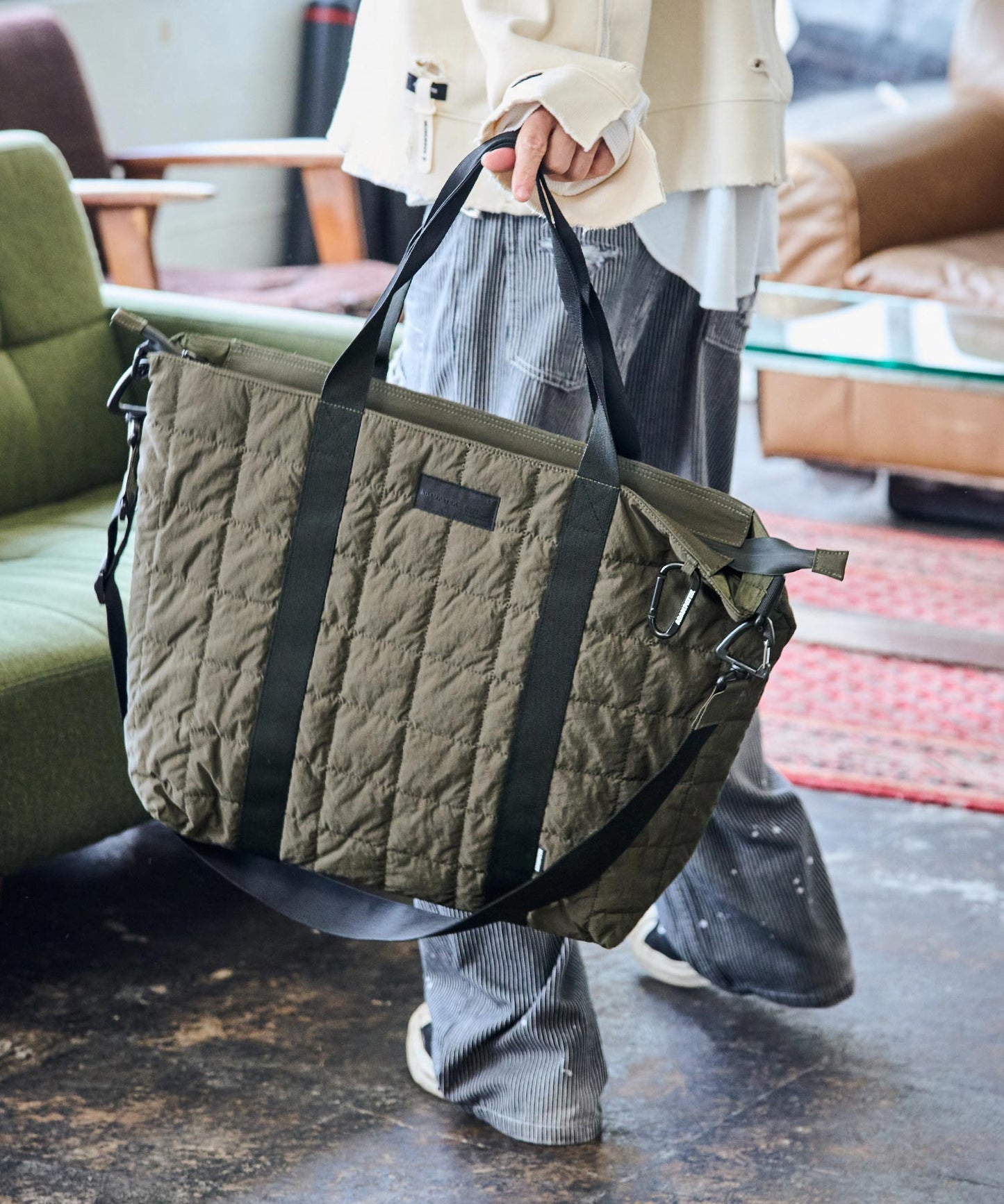 square quilt shoulder tote bag