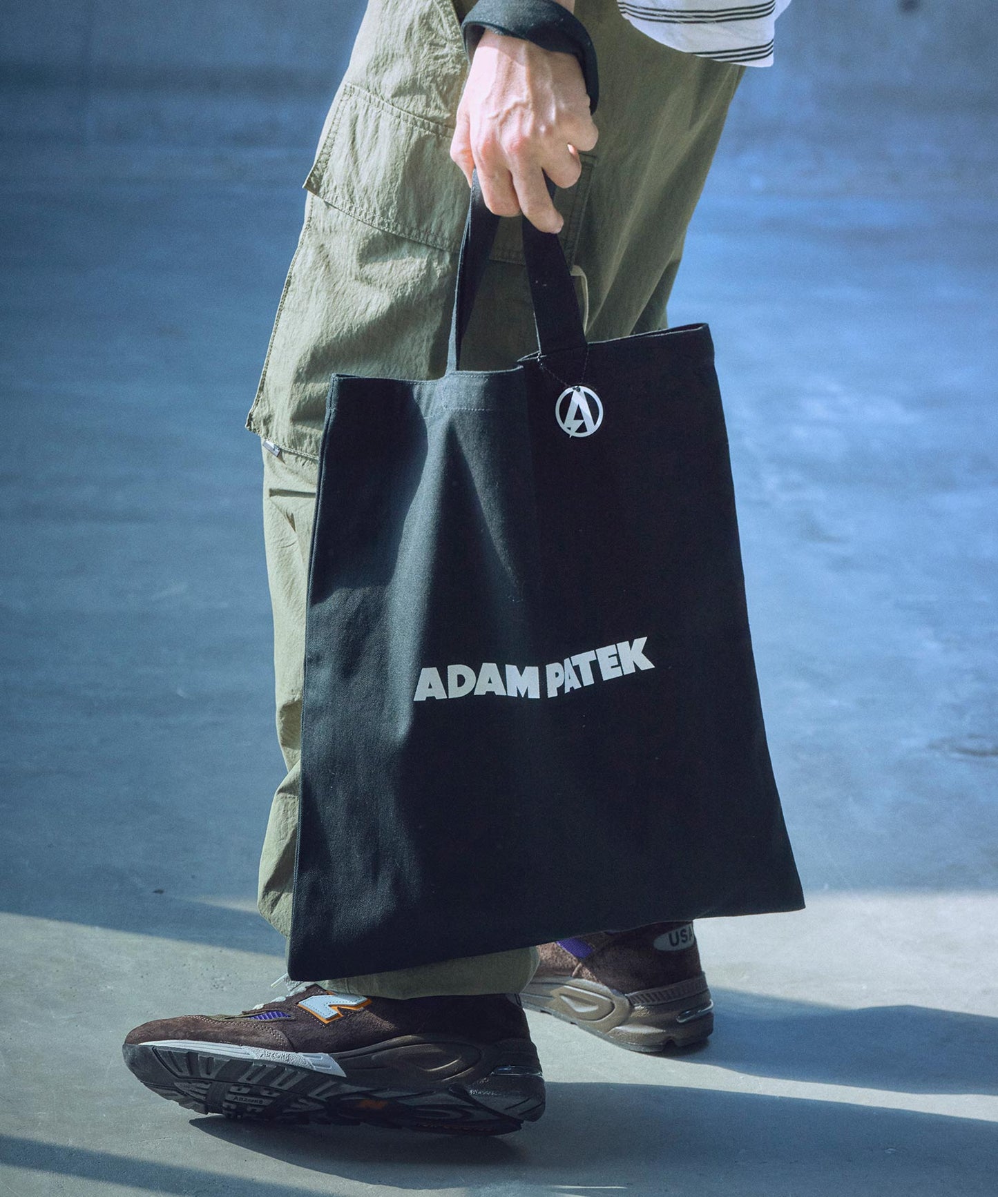 baasic logo daily tote