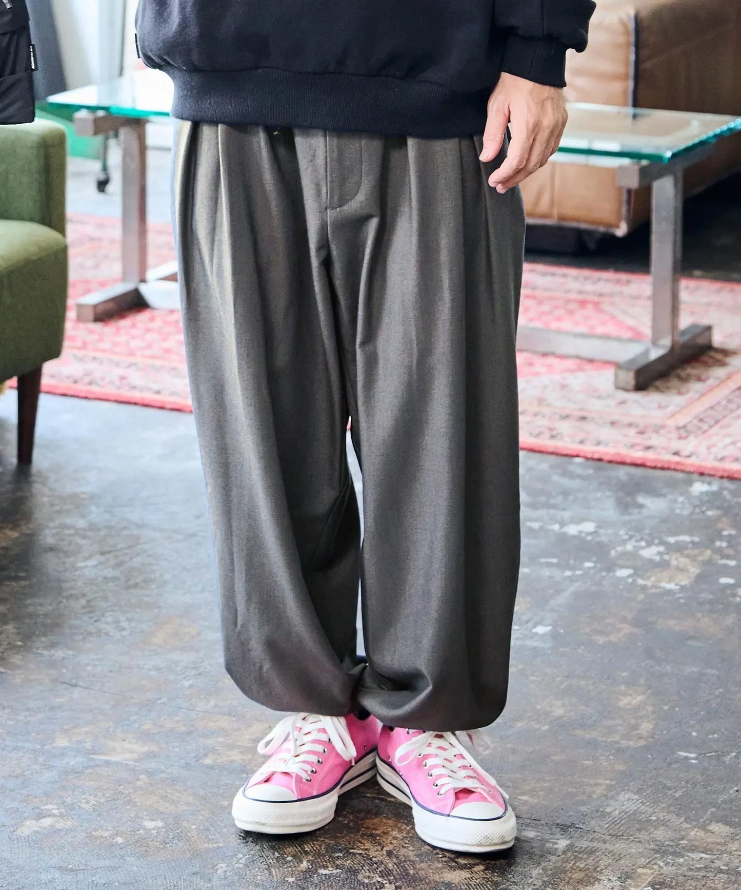 generous tuck relax pants