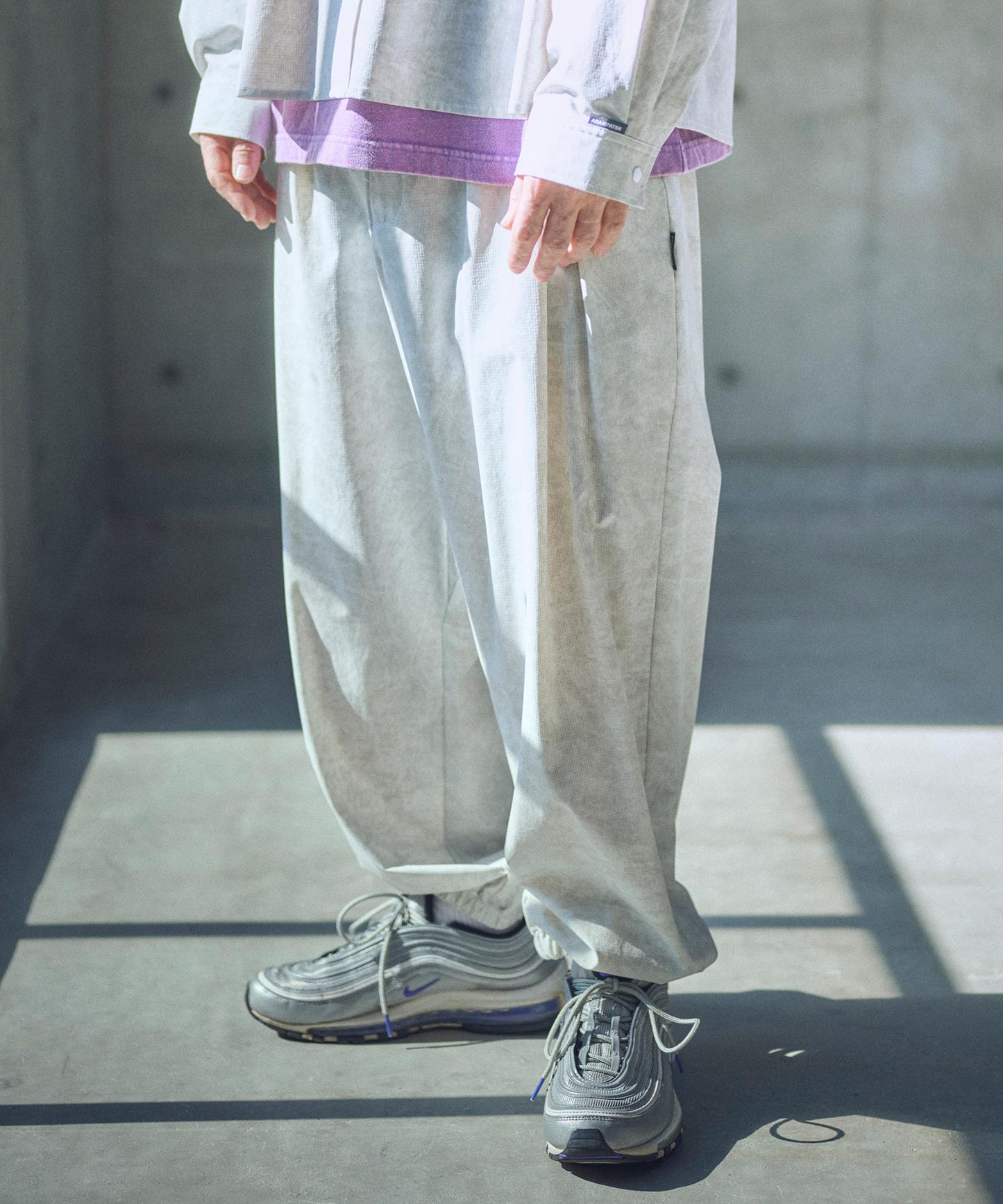 uneven dyeing tuck relax pants