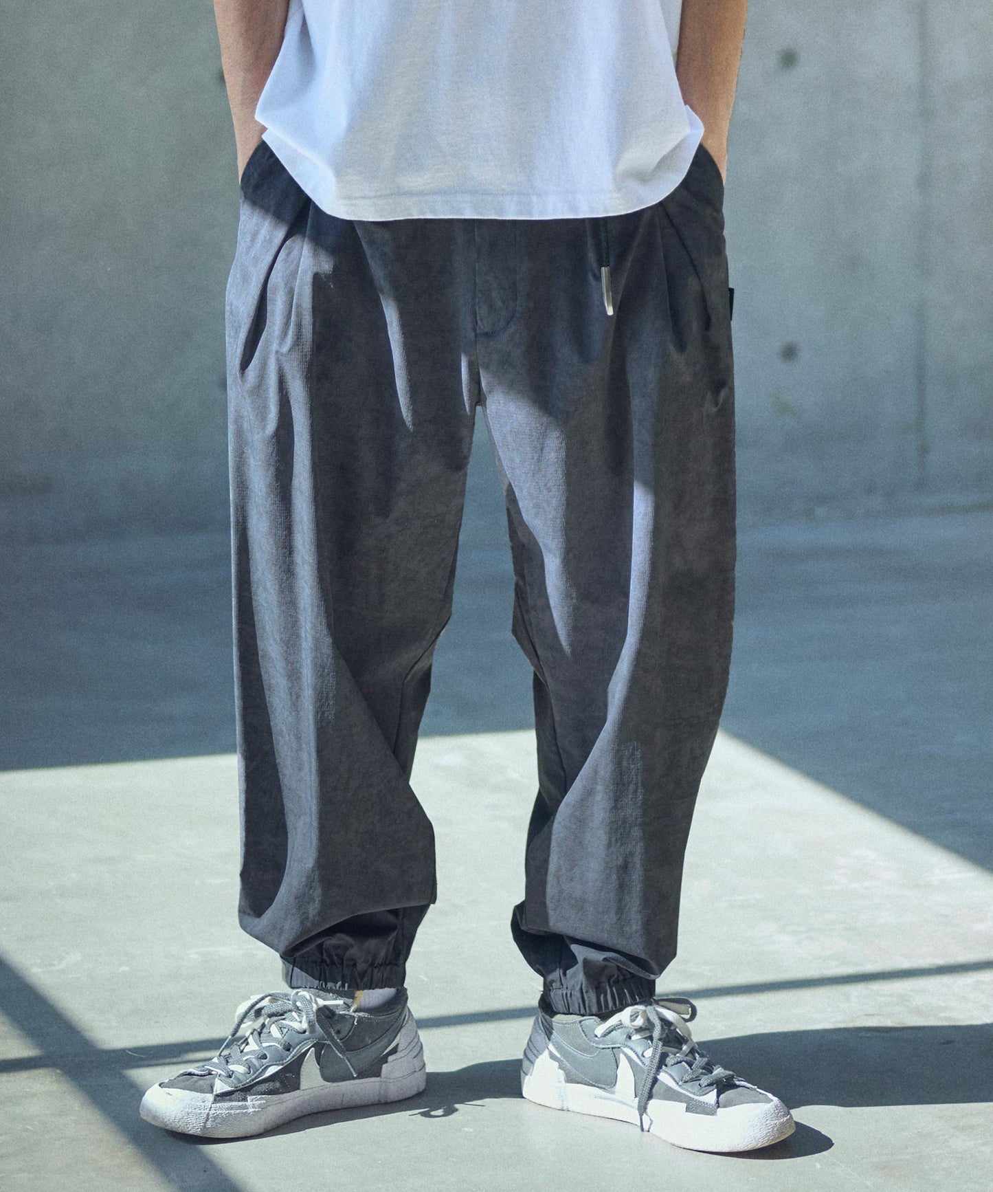 uneven dyeing tuck relax pants