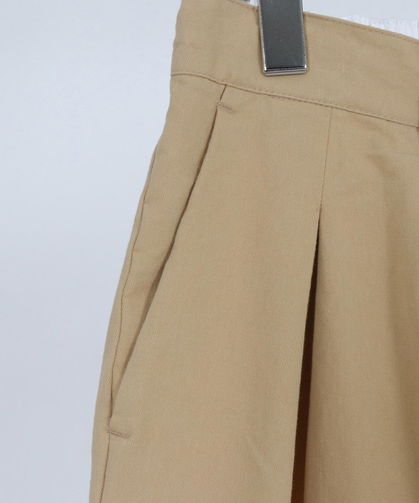 generous tuck relax chino pants