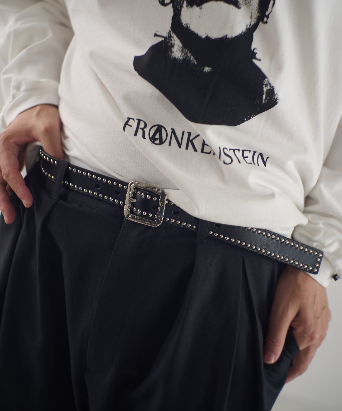 round studs square buckle belt