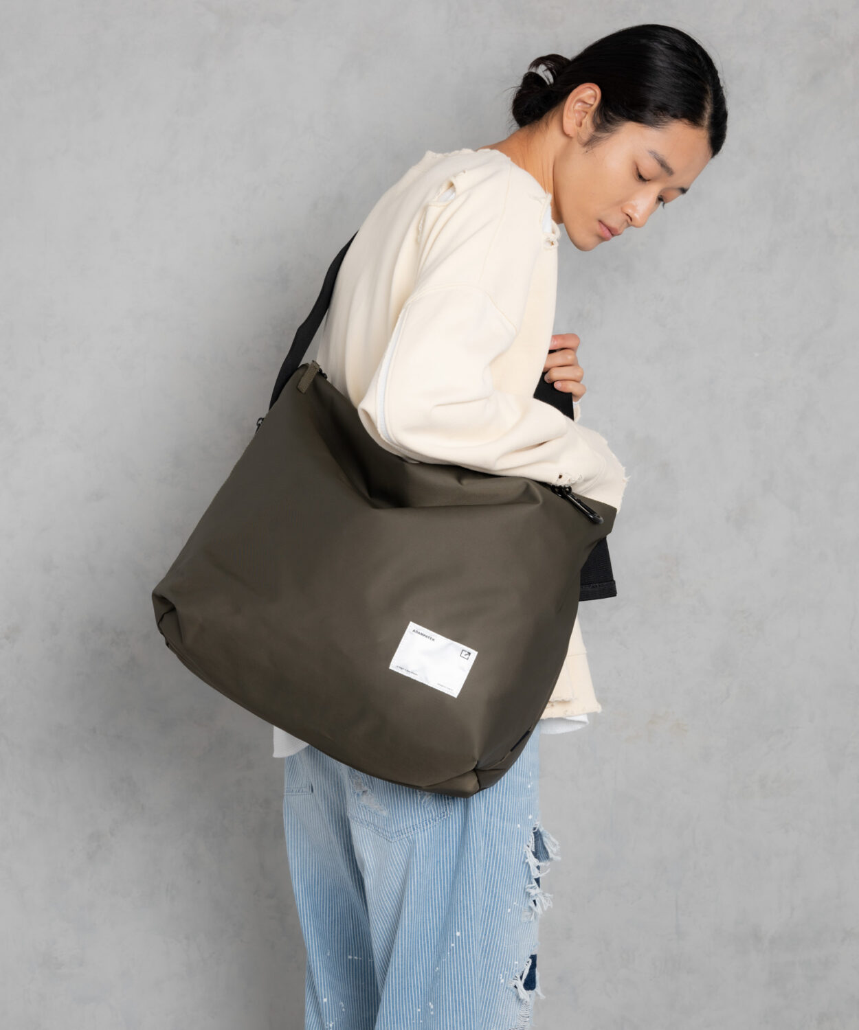 waterrepellentnylonshoulderbigbag_AP2319047_ショルダービッグバッグ1