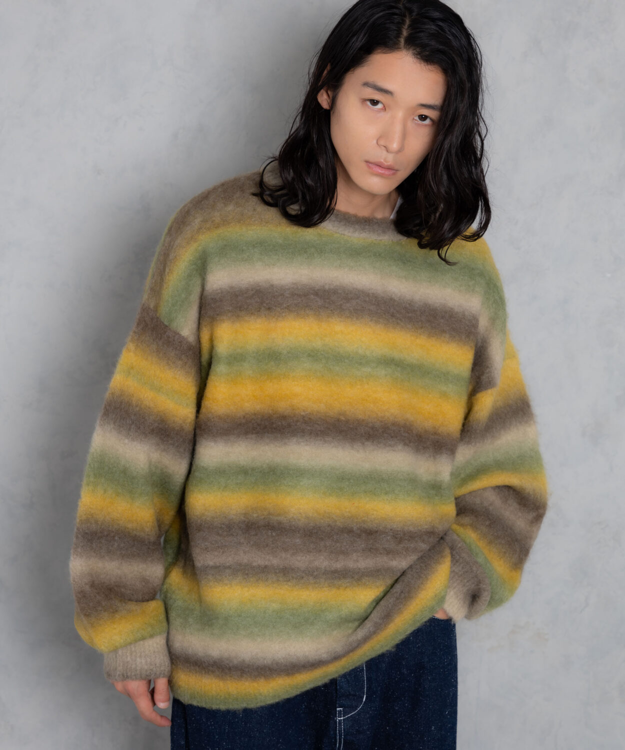 spacedyebrushedgradationbouclecrewneck_AP2321016_トップス2