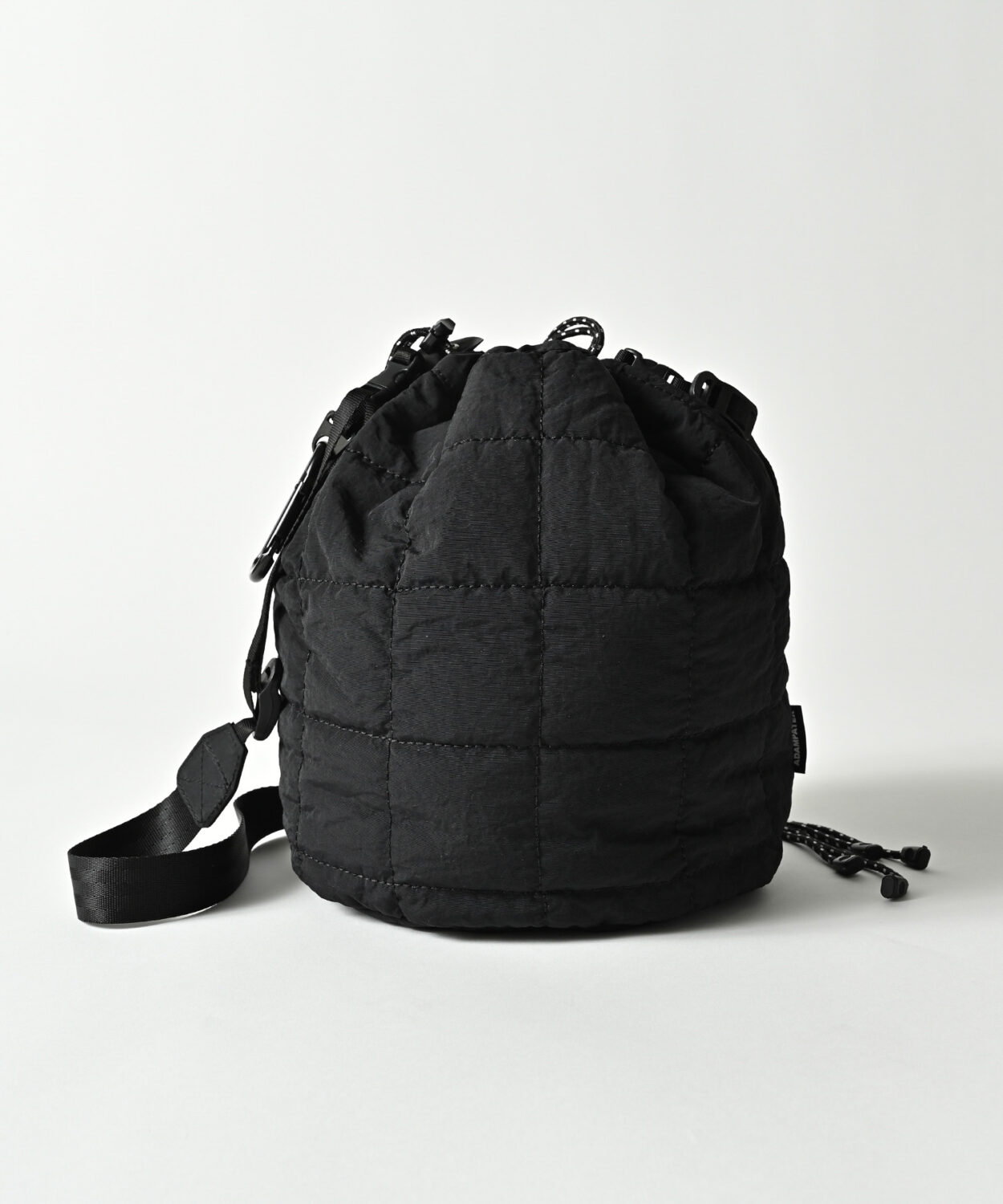 squarequiltminidrawstringbag_AP2329005_バッグ1