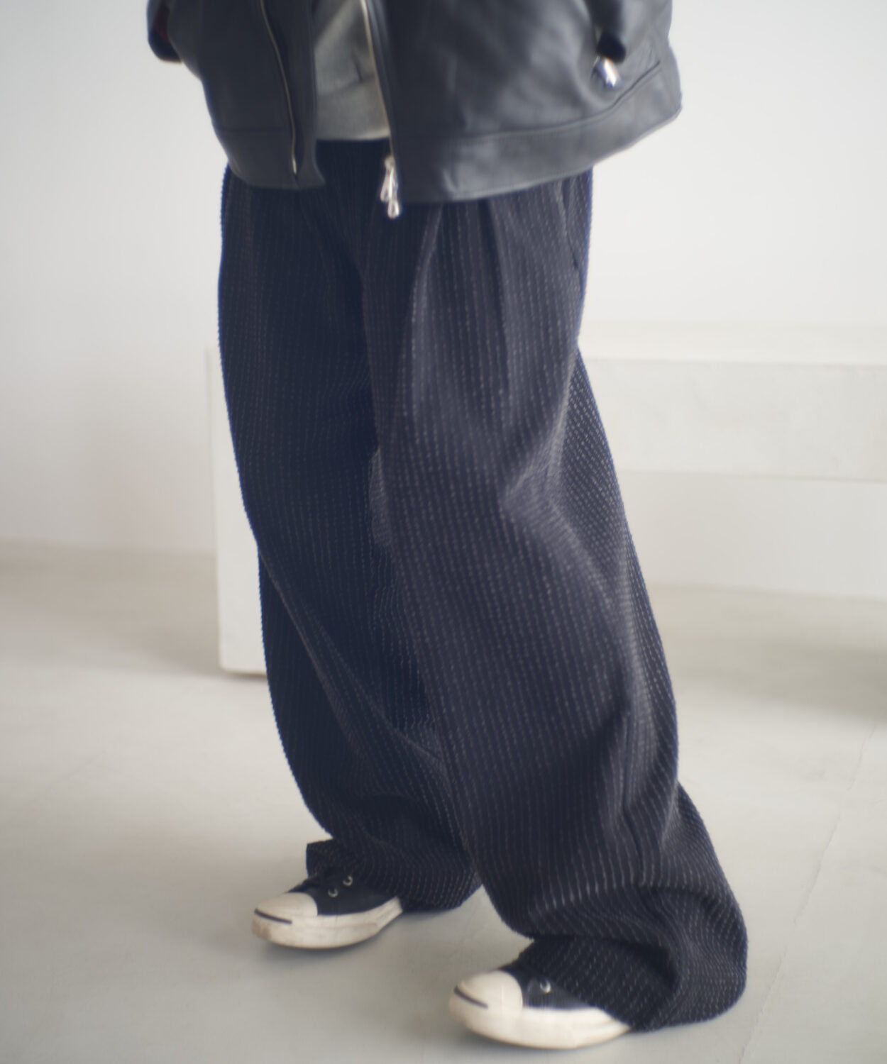 【予約商品 10月下旬】needle stripe denim wide pants_ AP2528014_ボトムス
