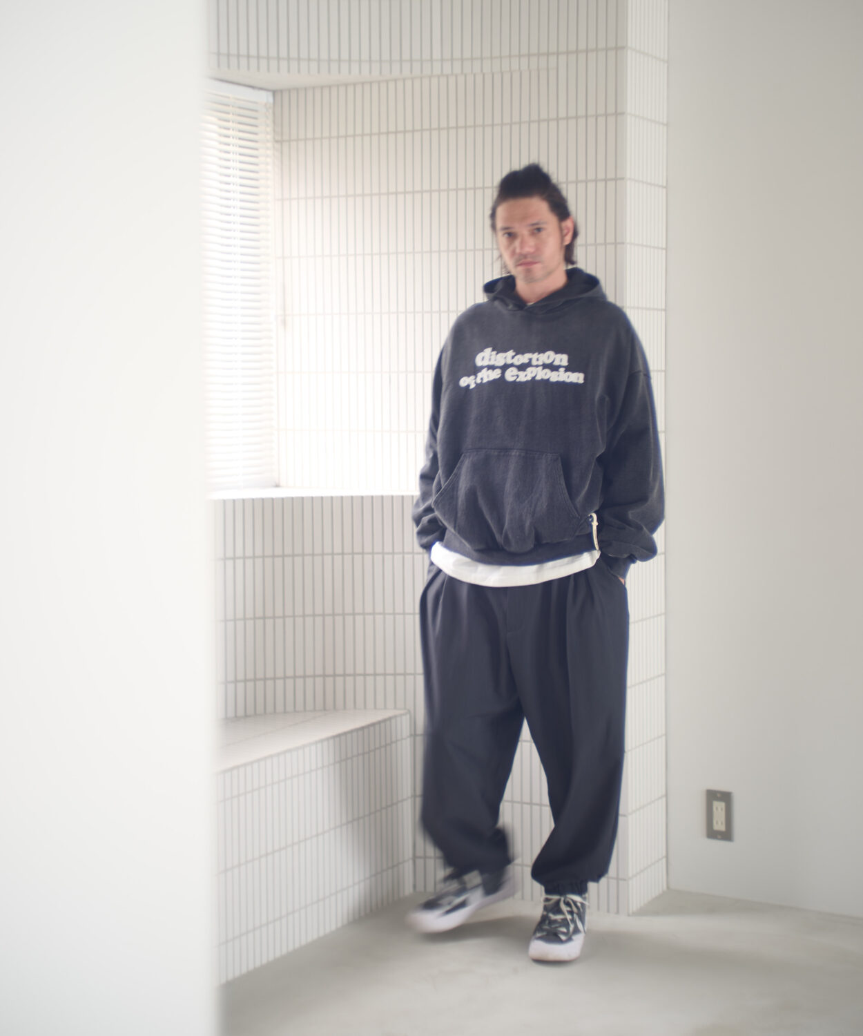 【予約商品10月中旬〜下旬】distortionpulloverhoodie_AP2524024_トップス5
