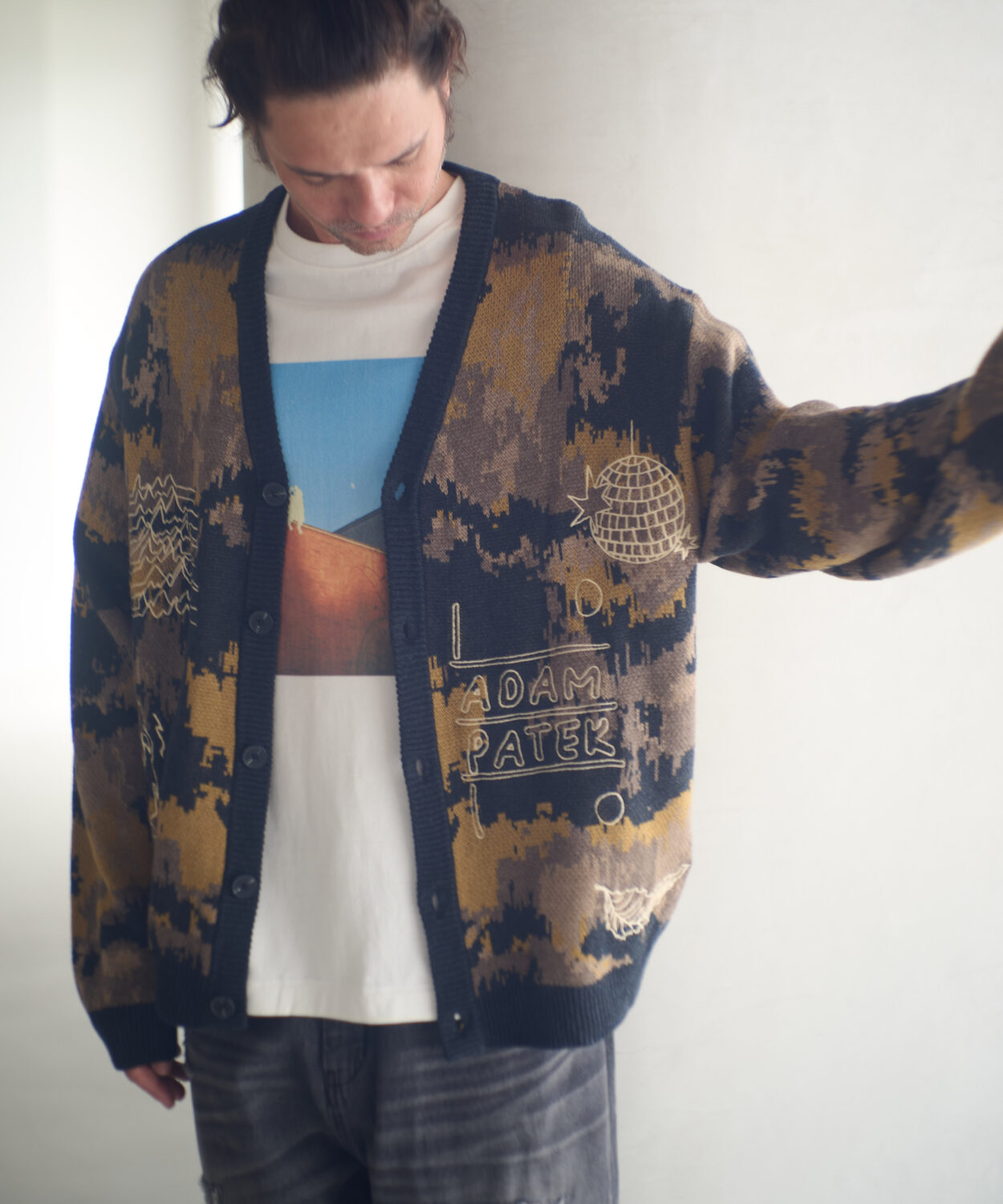 【予約商品10月下旬】mad embroidered fade knit cardigan_ AP2521029_トップス