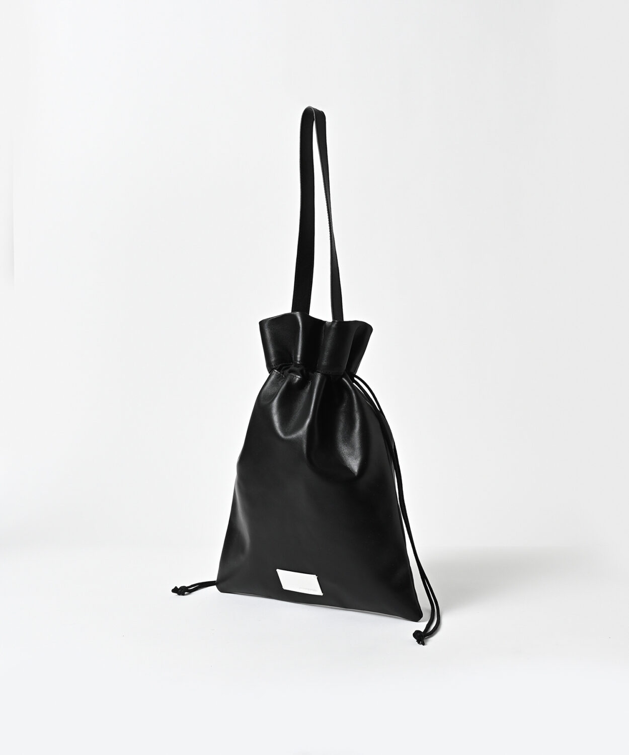 waterrepellentleathermediumdrawstringbag_AP2619005_バッグ1