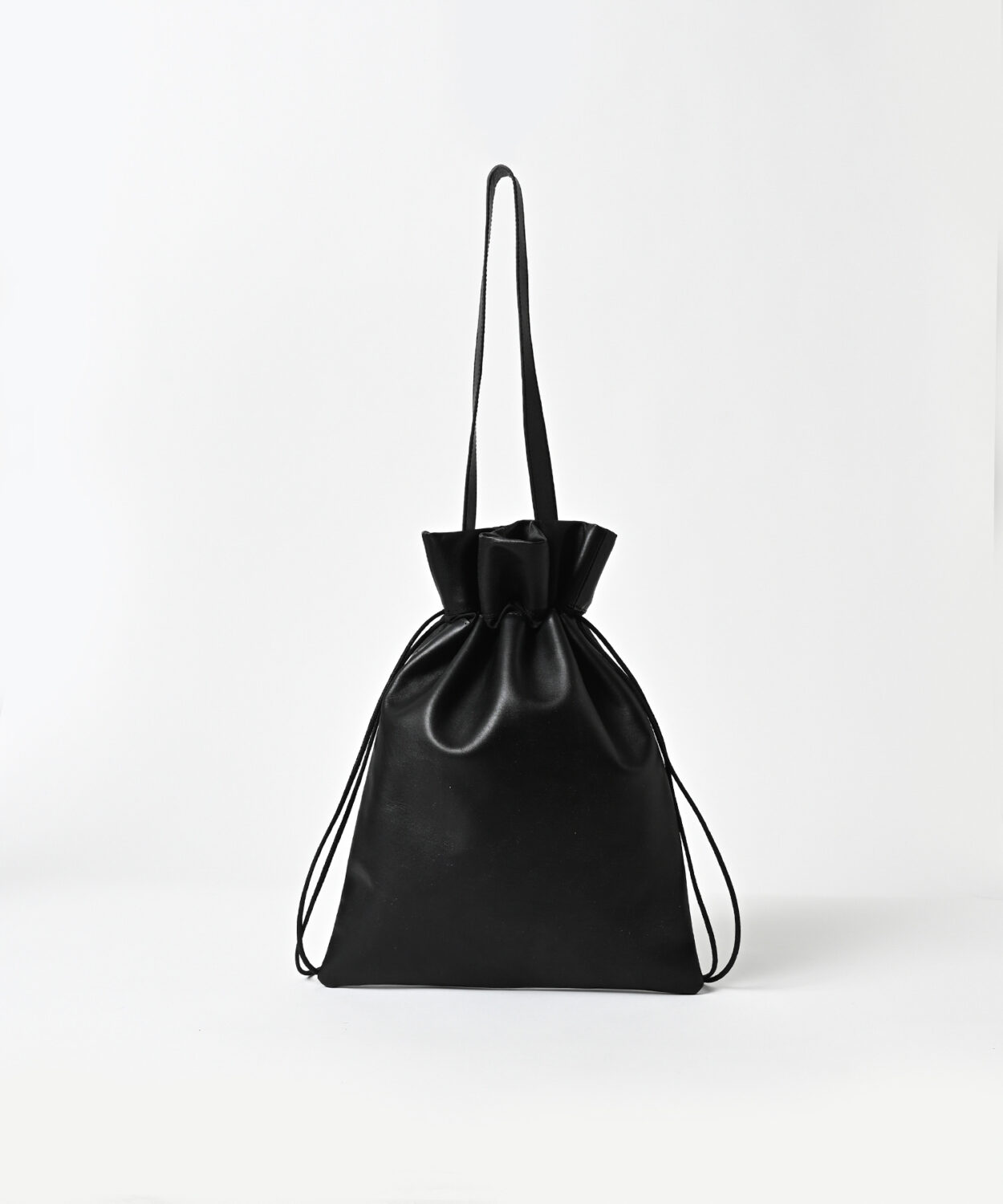 waterrepellentleathermediumdrawstringbag_AP2619005_バッグ3