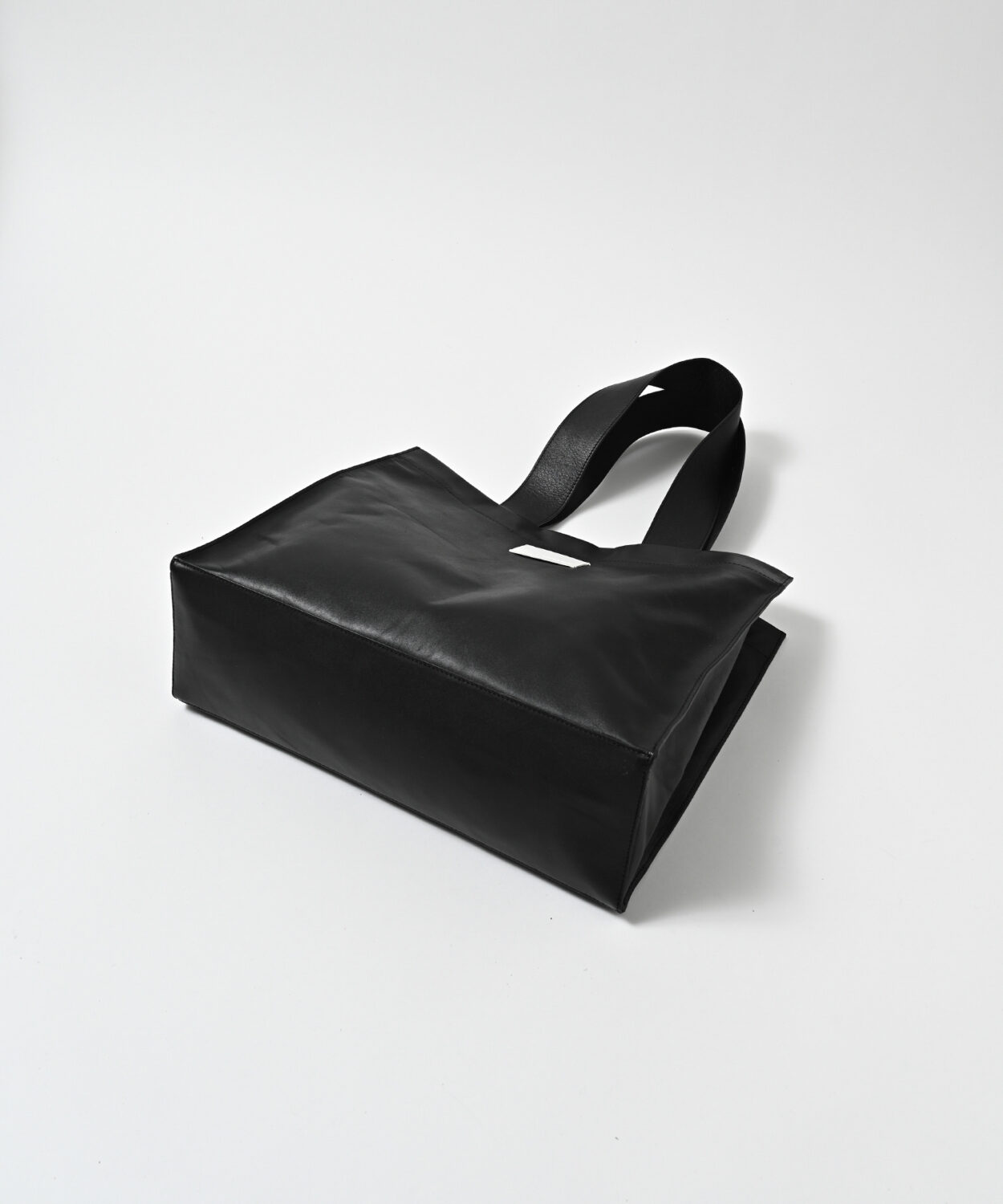 waterrepellentleathermediumtotebag_AP2619007_バッグ3